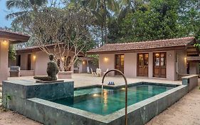 Saffronstays Bay Watch - 3Br Beachfront Pool Villa With Bonfire, Gazebo & Coconut Grove Lawns Along Kelwa Shoreline